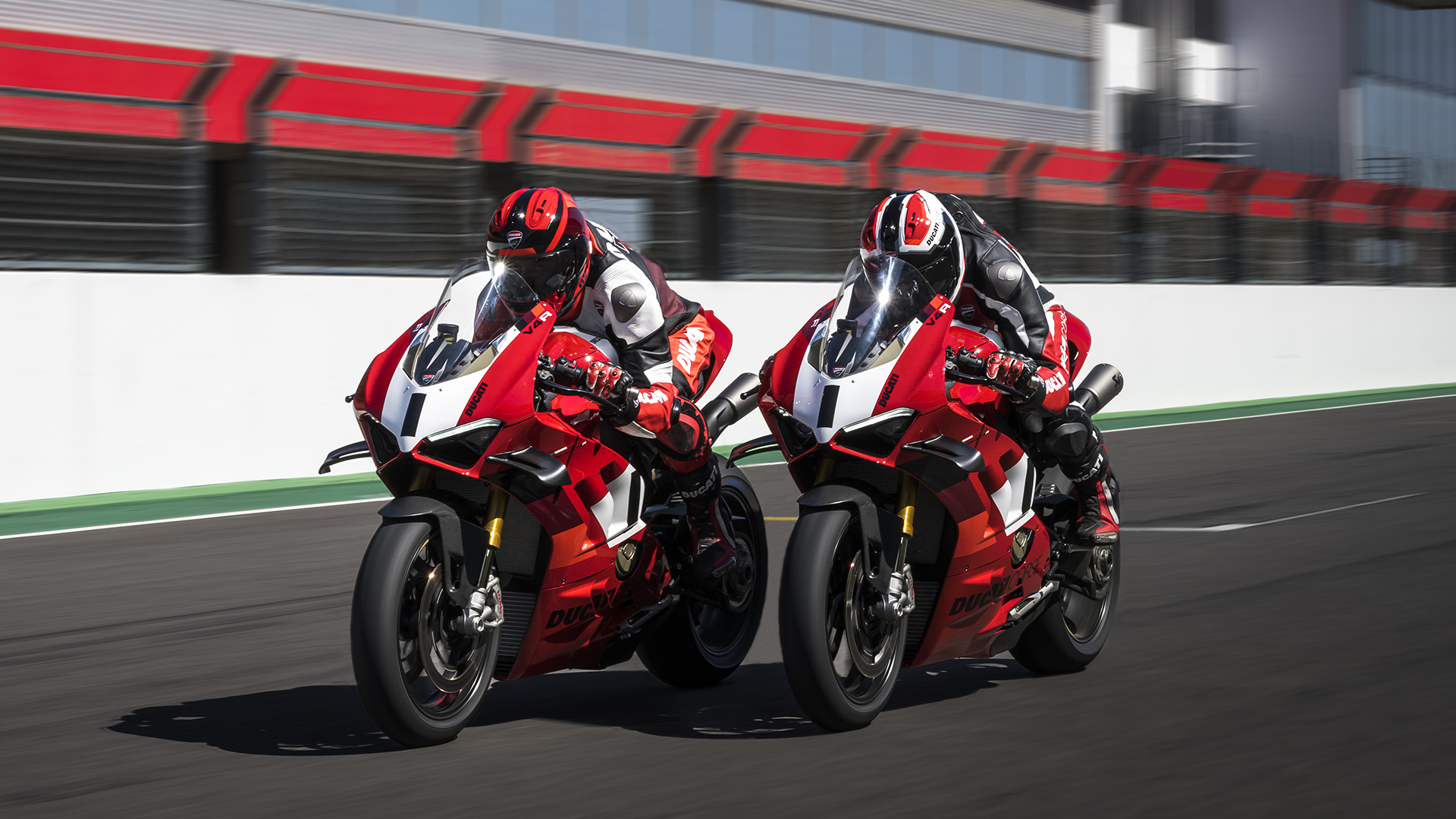 Ducati-Panigale-V4R-MY23-overview-gallery-02-1920x1080